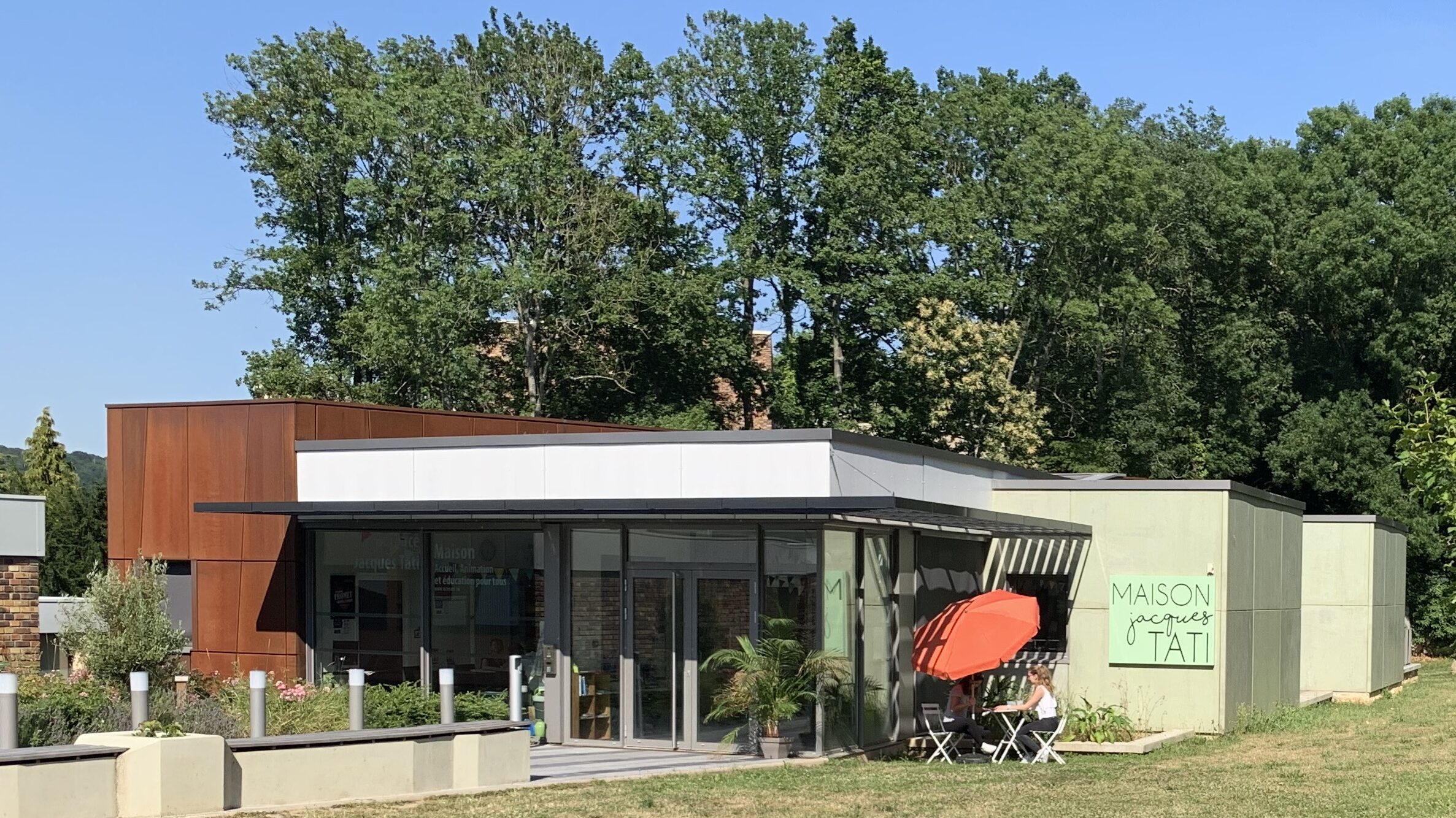 Ateliers individuels et collectifs à la MJC Jacques Tati à Orsay